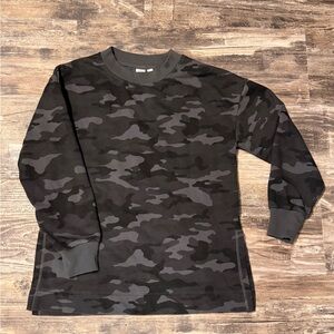 GAP Men's Black & Gray Camo Crewneck Sweatshirt